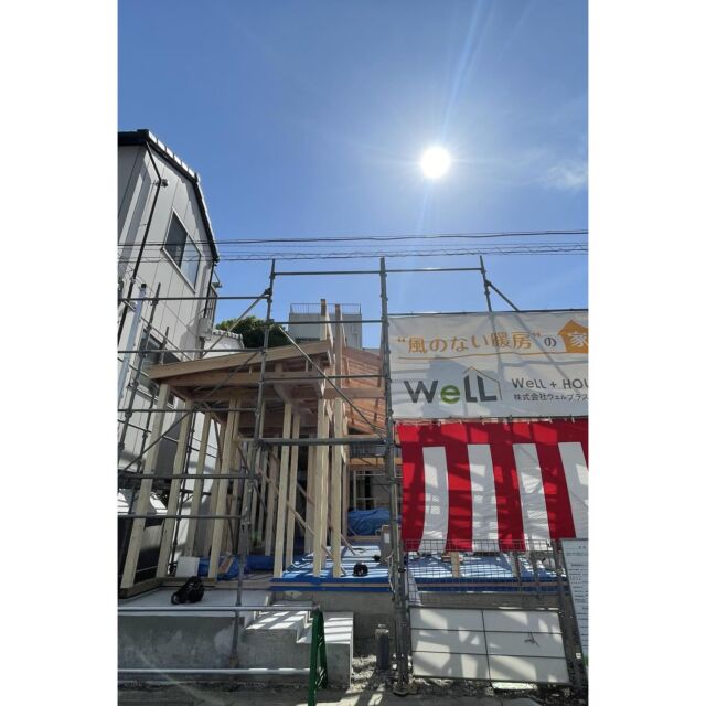 先日吉日、棟上げを行いました🏠

当日は晴天に恵まれ、絶好の上棟式日和となりました☀️

丈夫になるよう丁寧に組み上げ、しっかりした躯体になりました✨

素敵なお家の完成を目指し、スタッフ一同引き続き気を引き締めてまいります😌

===================== 

家づくりの相談、資料請求は
当社ホームページよりお気軽にご連絡ください。 
お待ちしております。😊

 ーーーーーーーーーーーーーーー

株式会社ウェルプラスハウス
徳島県北島町江尻字夷ノ本25-2
TEL:088-677-9775

ーーーーーーーーーーーーーー

#ウェルプラスハウス
#徳島
#注文住宅 
#戸建て 
#家づくり 
#上棟式
#現場
#新築
#徳島新築
#新築マイホーム　
#新築注文住宅
#テクノストラクチャー
#BEシステム
#マイホーム計画
#失敗しない家づくり
#後悔しない家づくり